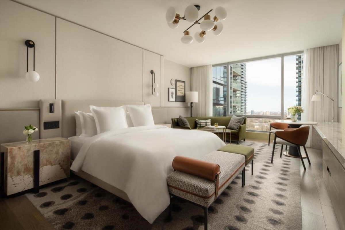 Four Seasons Toronto room